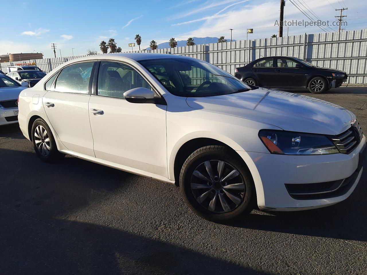 2012 Volkswagen Passat S Белый vin: 1VWAH7A32CC045486