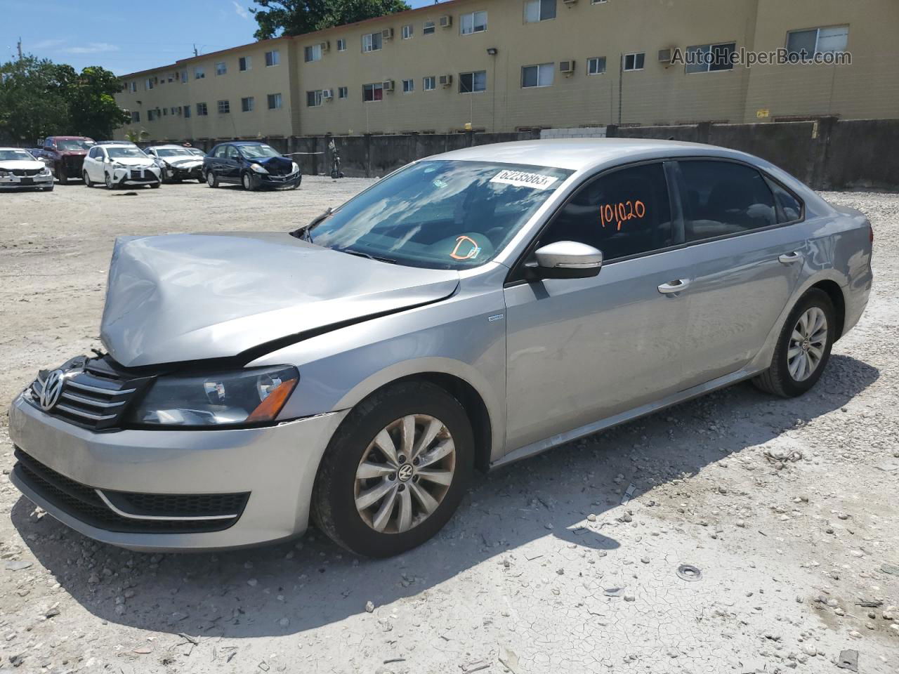 2013 Volkswagen Passat S Серебряный vin: 1VWAH7A34DC147972