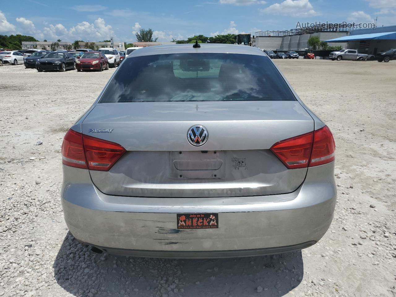 2013 Volkswagen Passat S Серебряный vin: 1VWAH7A34DC147972