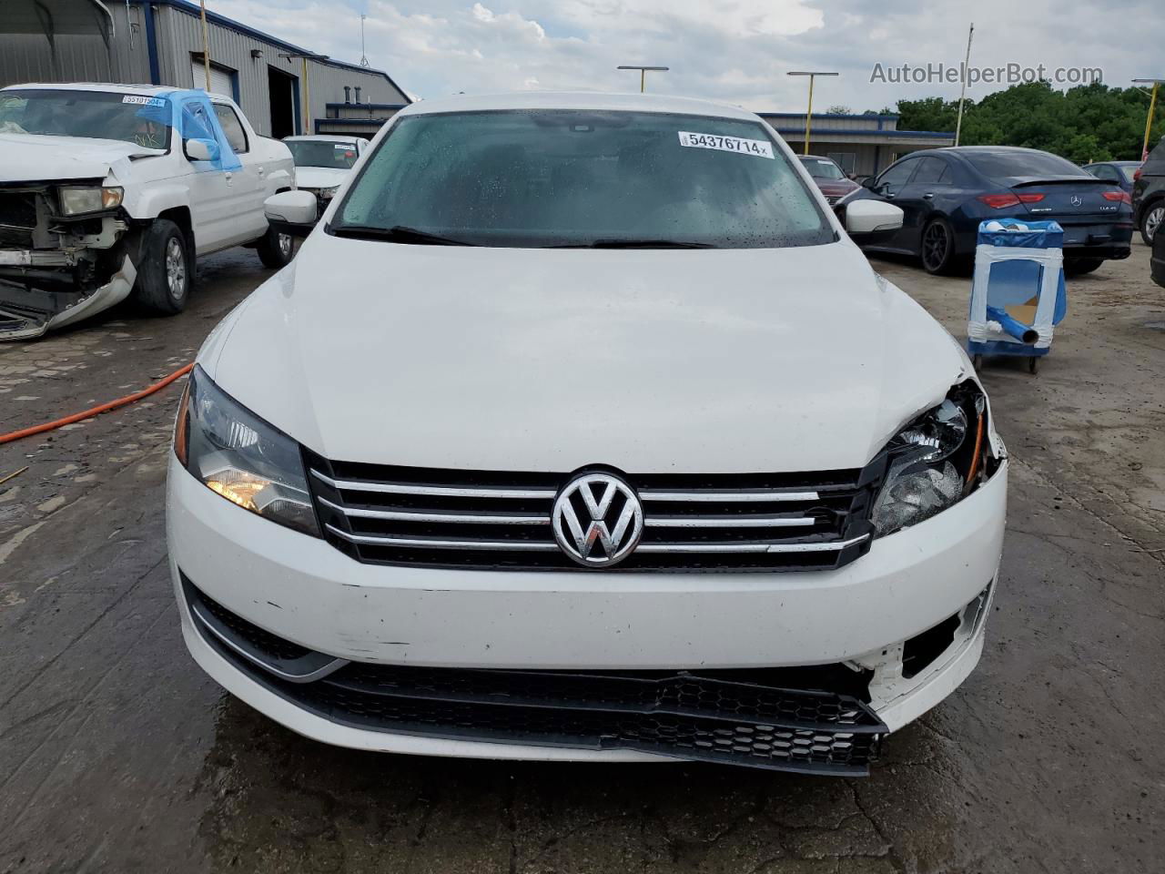 2014 Volkswagen Passat S Белый vin: 1VWAH7A35EC003025