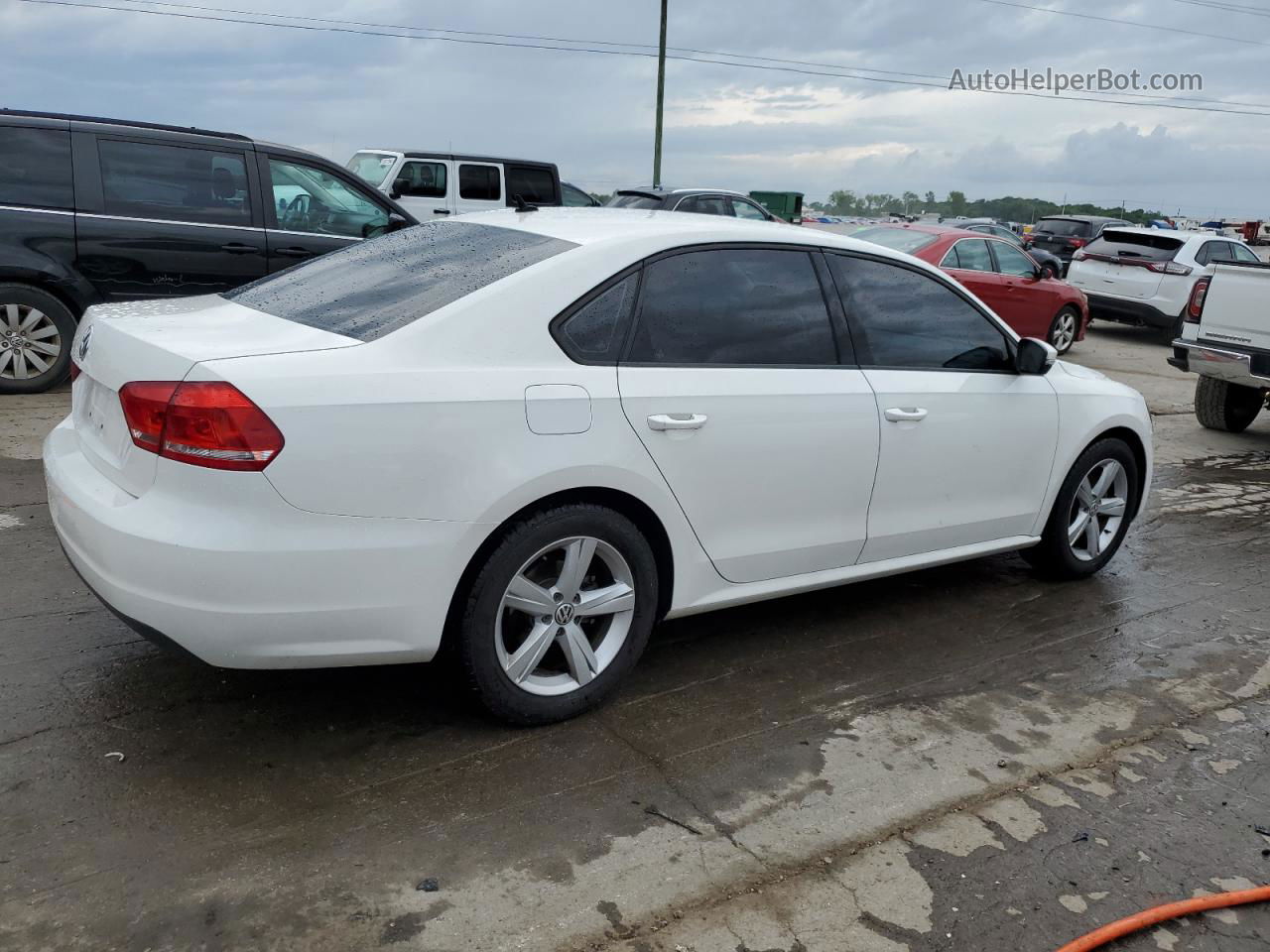 2014 Volkswagen Passat S Белый vin: 1VWAH7A35EC003025