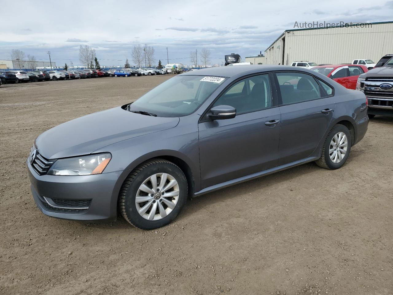 2013 Volkswagen Passat S Серебряный vin: 1VWAH7A36DC045699