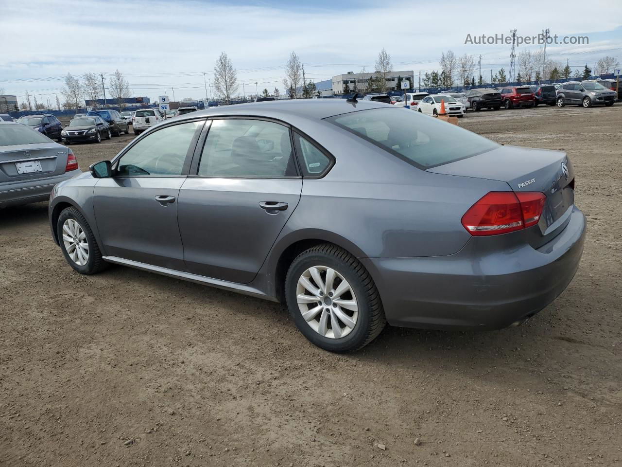 2013 Volkswagen Passat S Серебряный vin: 1VWAH7A36DC045699