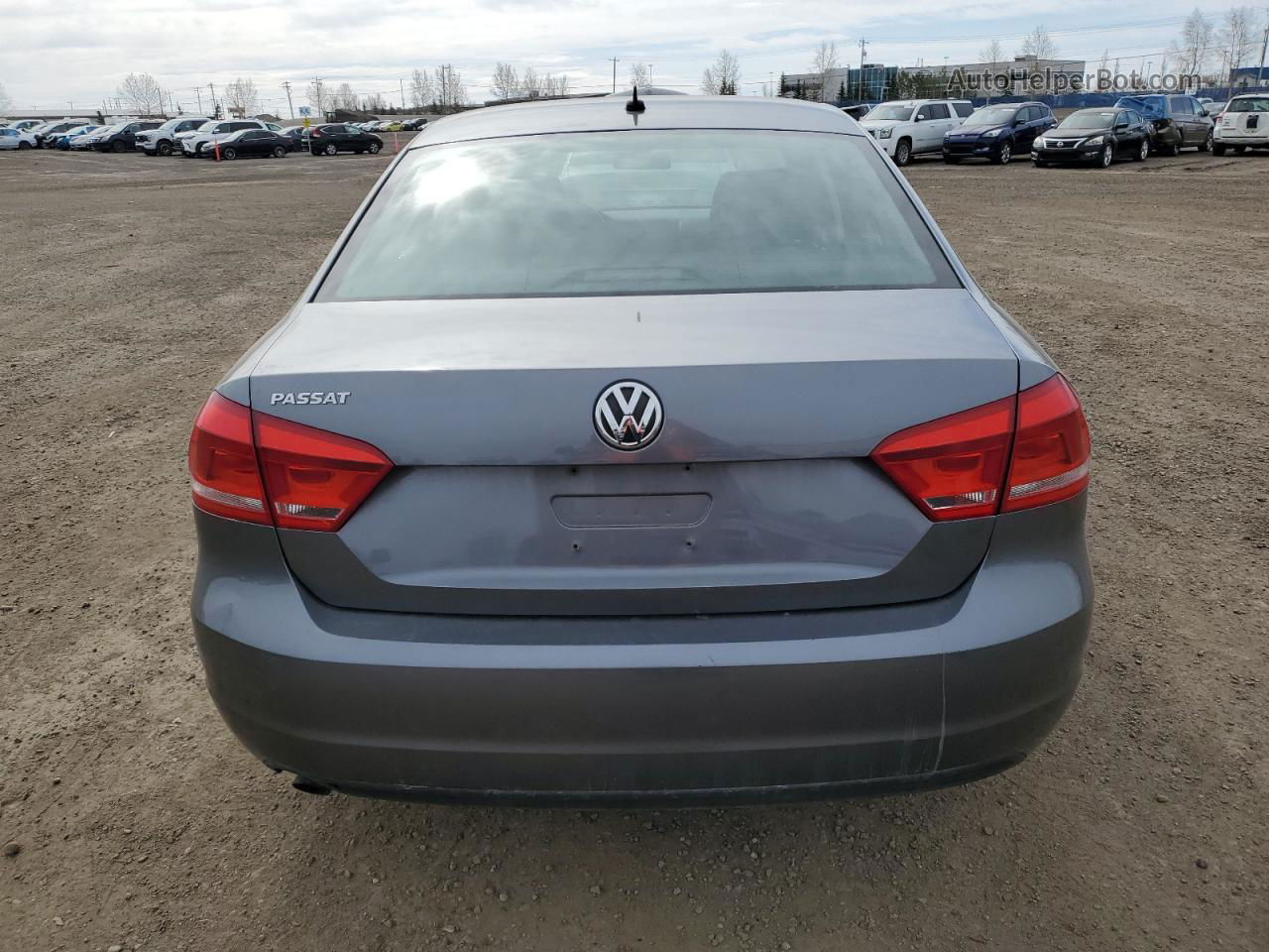 2013 Volkswagen Passat S Серебряный vin: 1VWAH7A36DC045699