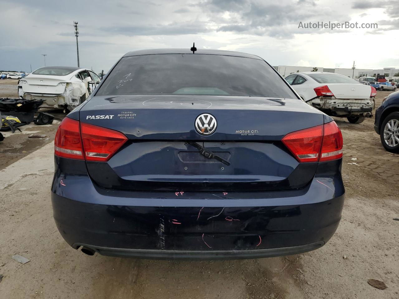 2014 Volkswagen Passat S Синий vin: 1VWAH7A36EC007083