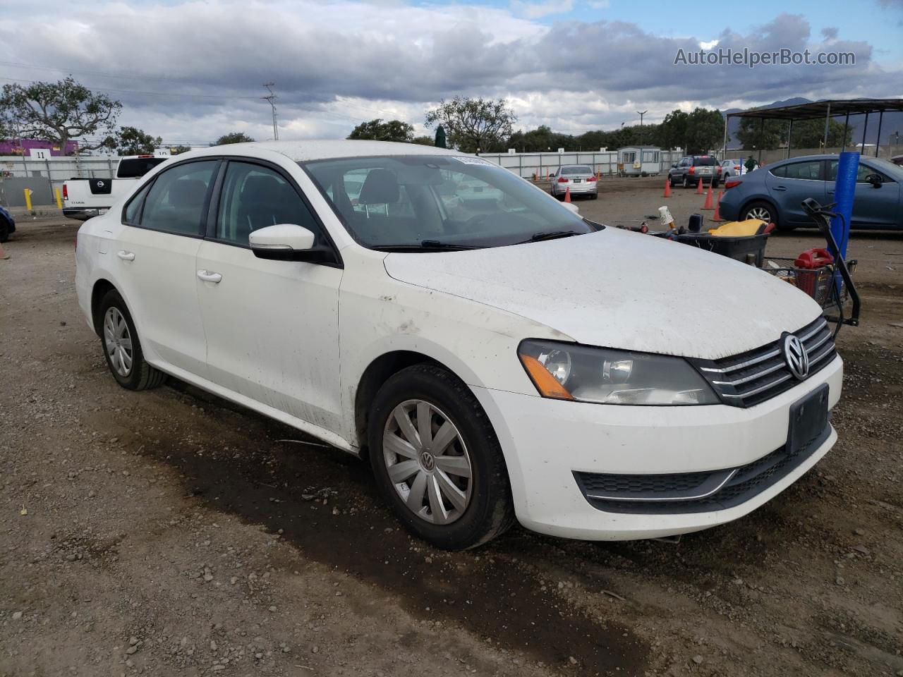 2013 Volkswagen Passat S White vin: 1VWAP7A31DC075289