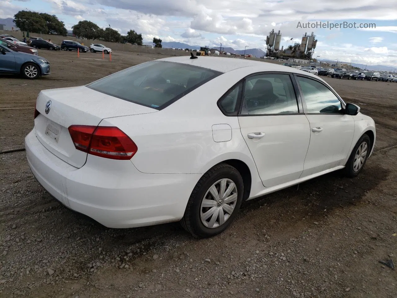 2013 Volkswagen Passat S White vin: 1VWAP7A31DC075289