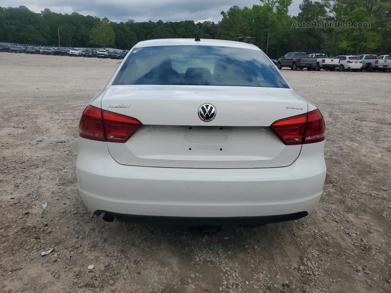 2012 Volkswagen Passat S Белый vin: 1VWAP7A32CC075168