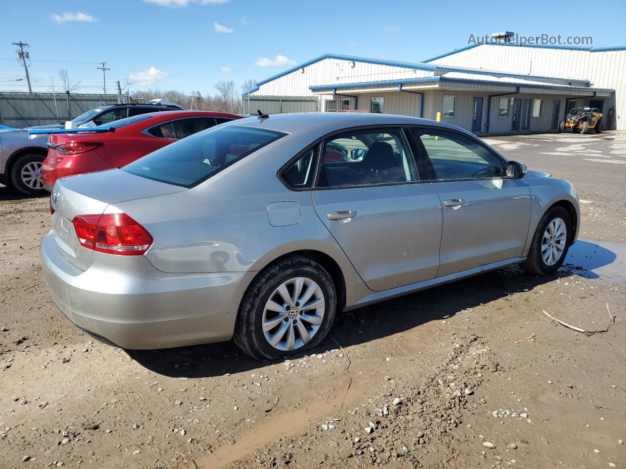 2013 Volkswagen Passat S Серебряный vin: 1VWAP7A33DC131572