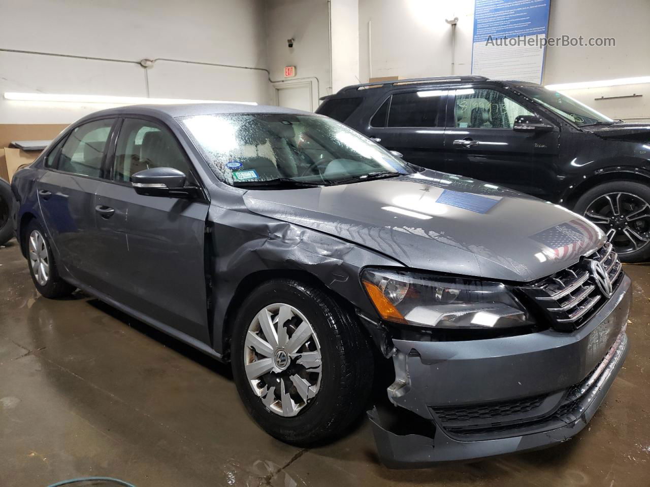 2013 Volkswagen Passat S Silver vin: 1VWAP7A33DC135086