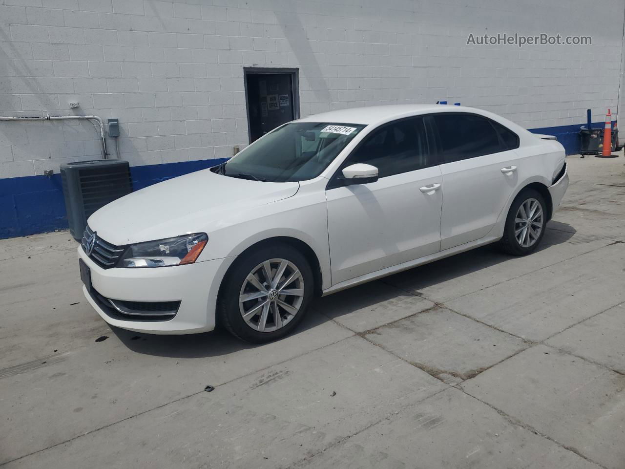 2013 Volkswagen Passat S White vin: 1VWAP7A34DC052217