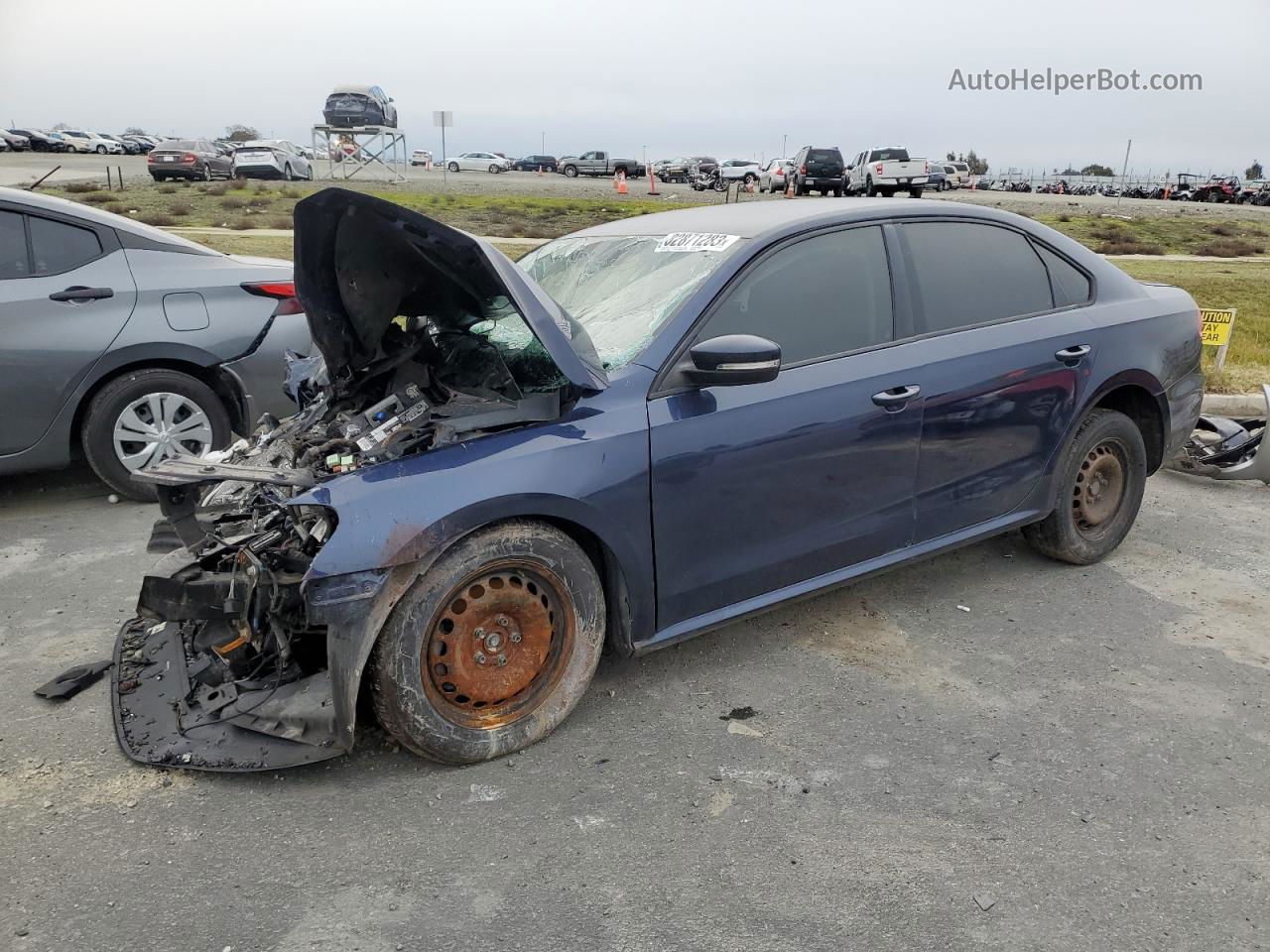 2014 Volkswagen Passat S Синий vin: 1VWAP7A34EC024340