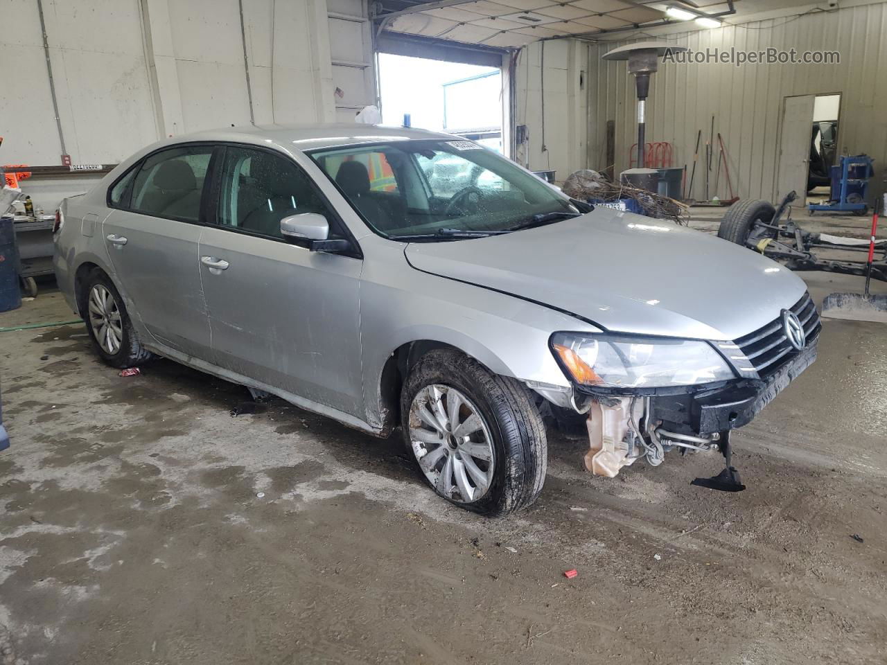 2013 Volkswagen Passat S Серебряный vin: 1VWAP7A35DC039010