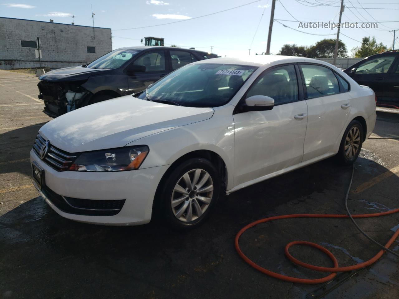 2013 Volkswagen Passat S Белый vin: 1VWAP7A38DC135312