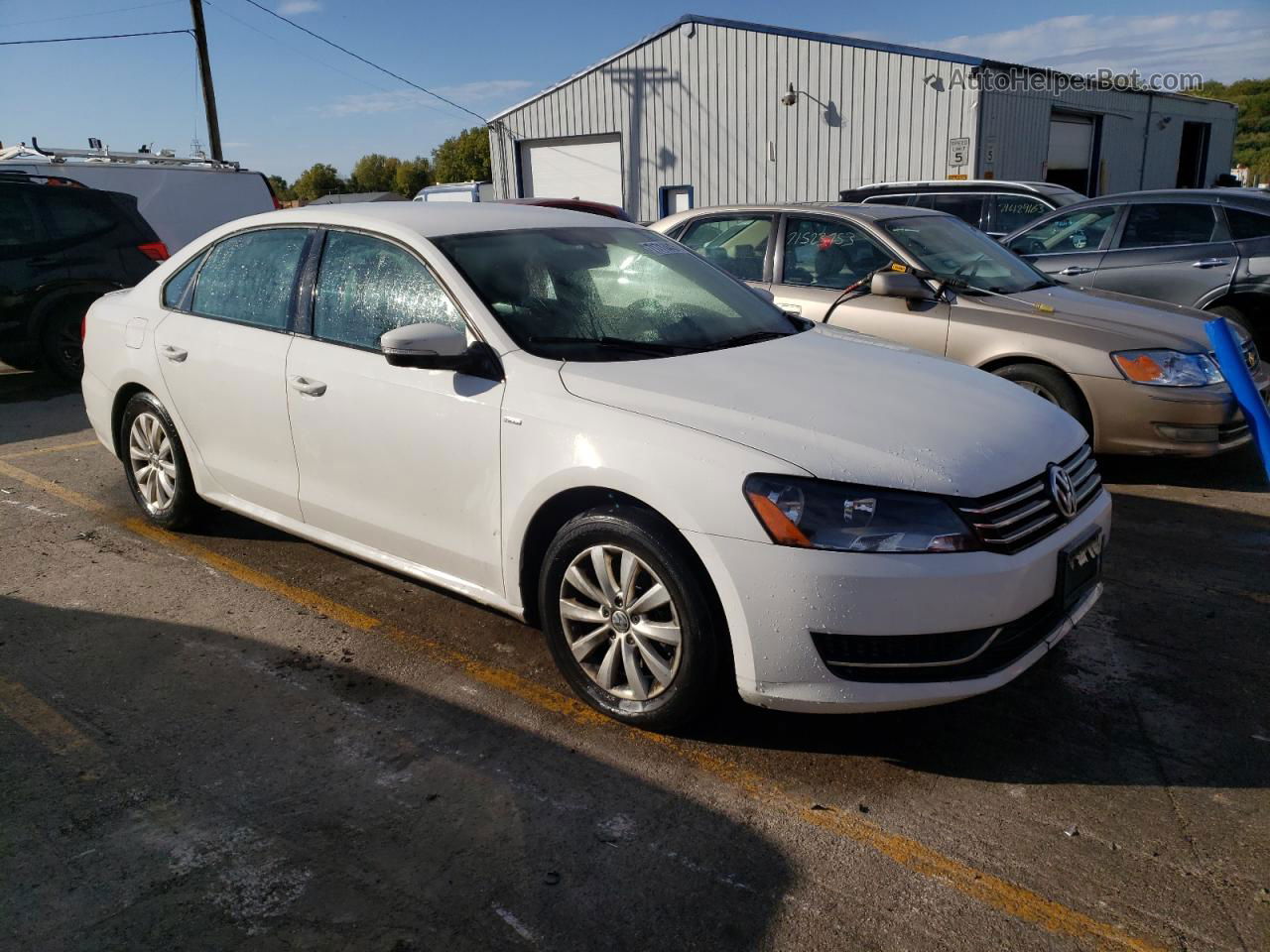 2013 Volkswagen Passat S Белый vin: 1VWAP7A38DC135312