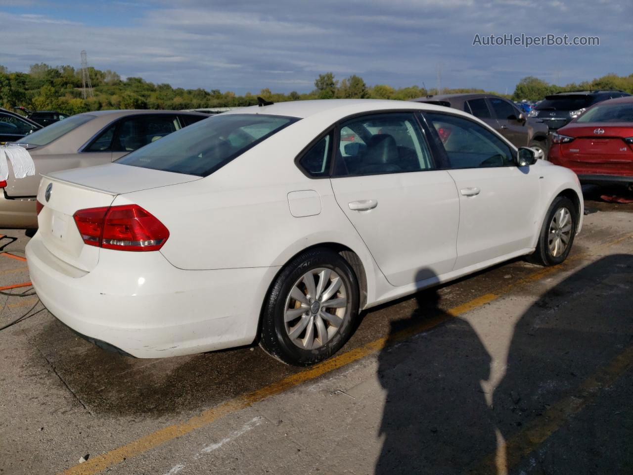 2013 Volkswagen Passat S White vin: 1VWAP7A38DC135312