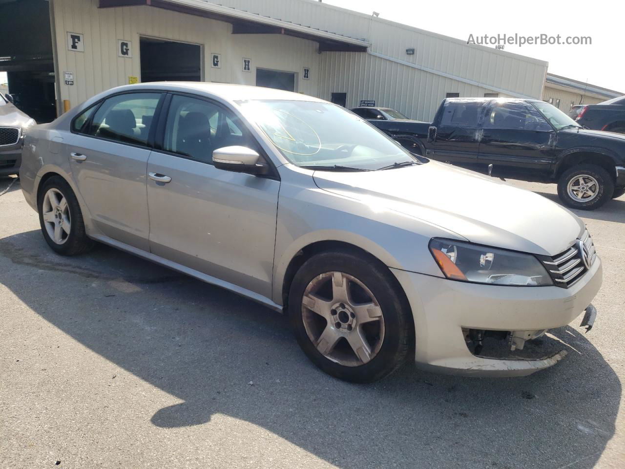 2013 Volkswagen Passat S Silver vin: 1VWAP7A38DC151316