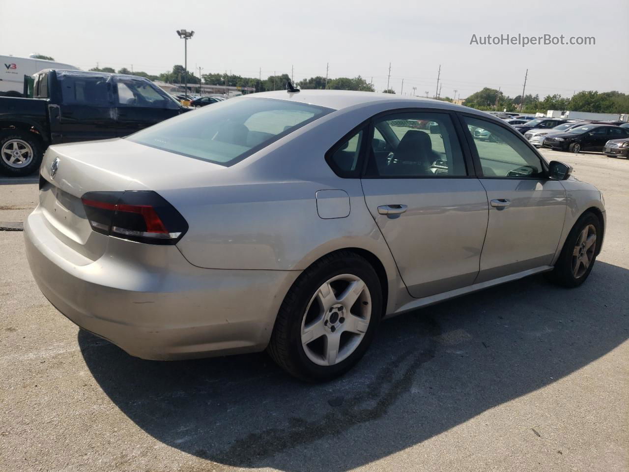 2013 Volkswagen Passat S Silver vin: 1VWAP7A38DC151316