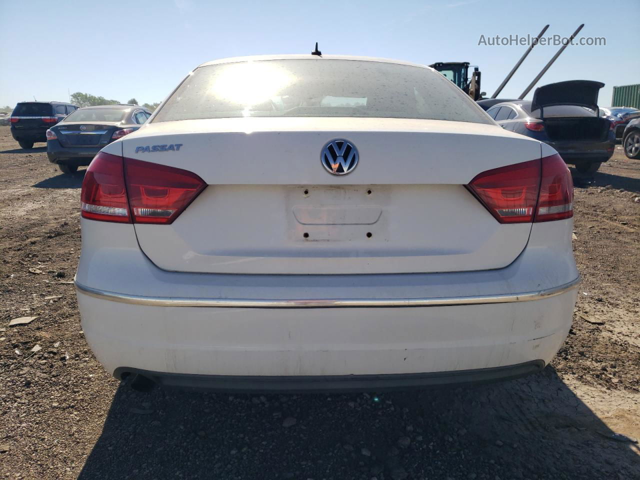 2012 Volkswagen Passat S Белый vin: 1VWAP7A3XCC063379