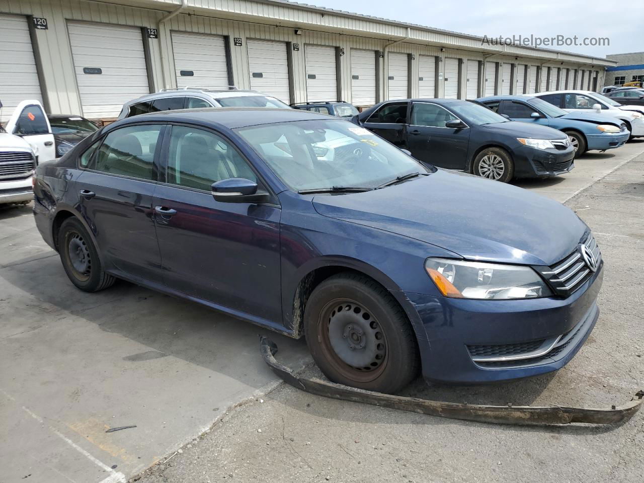 2014 Volkswagen Passat S Синий vin: 1VWAS7A30EC100750