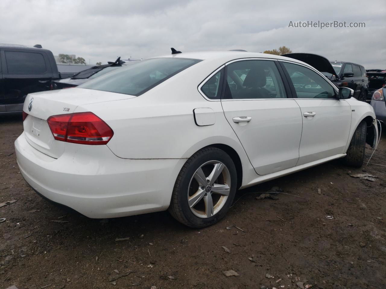 2015 Volkswagen Passat S Белый vin: 1VWAS7A30FC111569