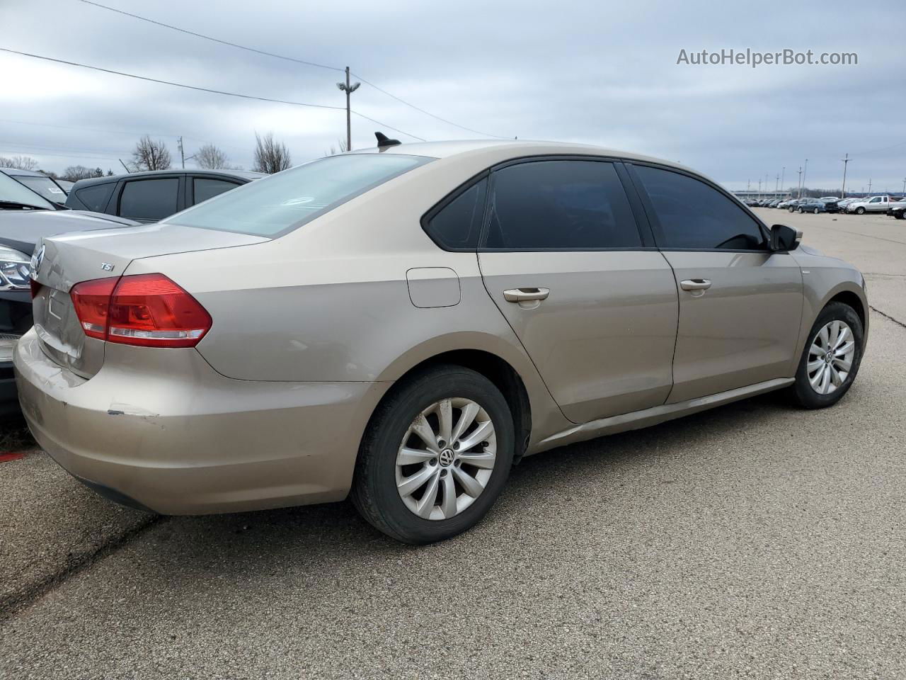 2015 Volkswagen Passat S Gold vin: 1VWAS7A32FC067798