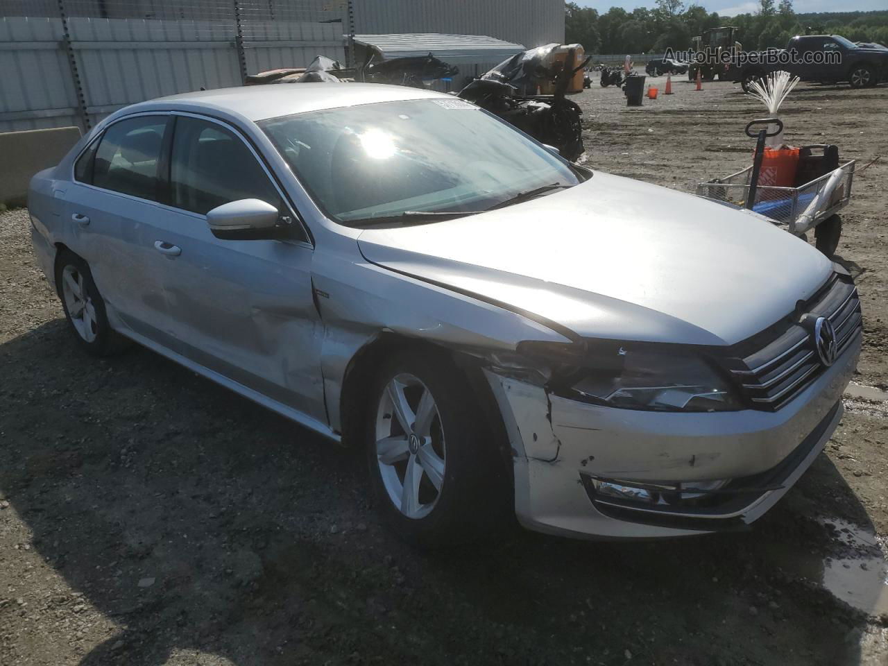 2015 Volkswagen Passat S Серебряный vin: 1VWAS7A32FC111220