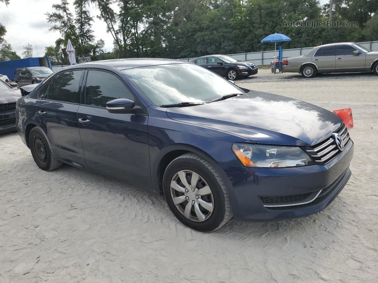 2015 Volkswagen Passat S Синий vin: 1VWAS7A35FC022578