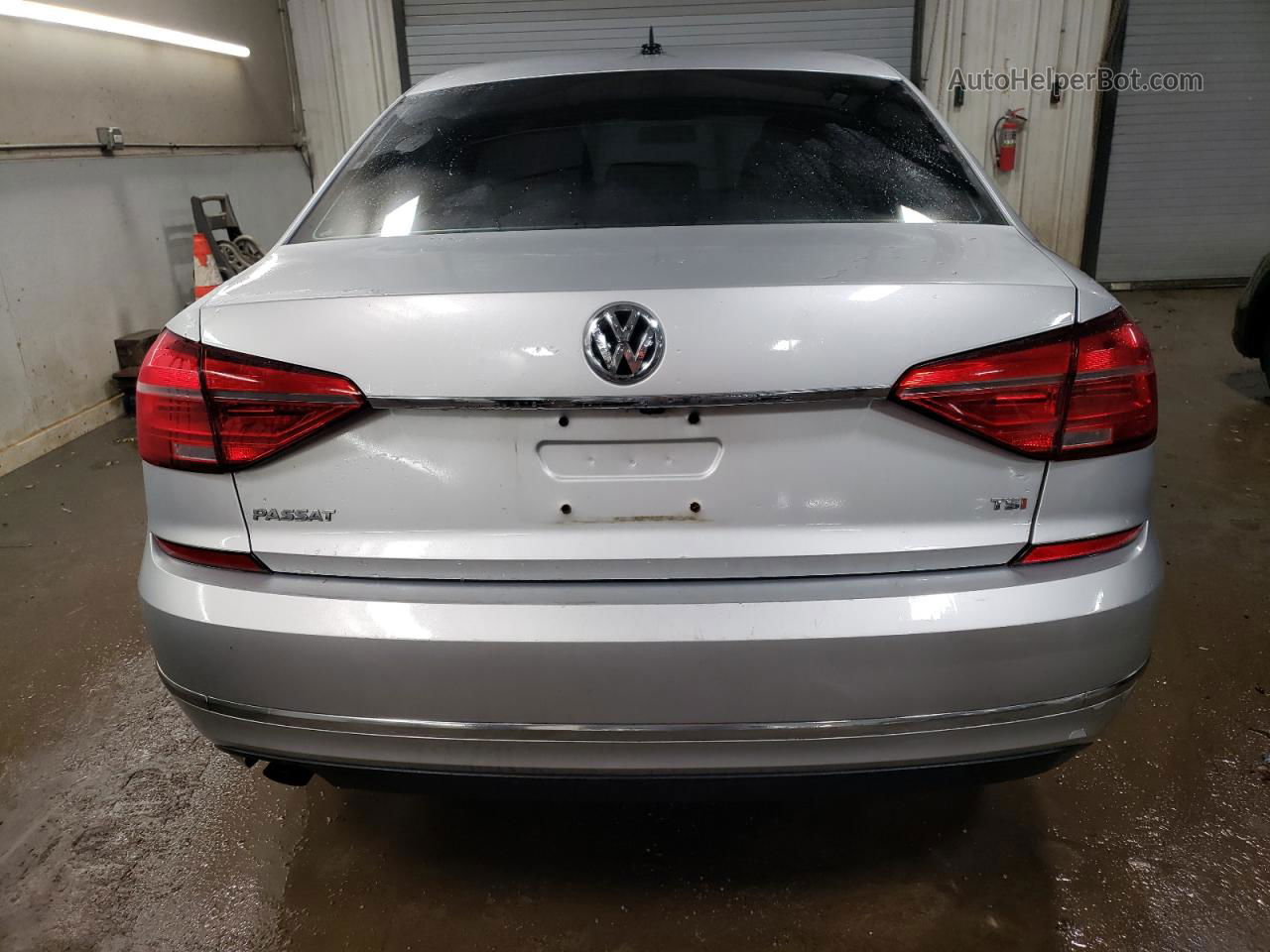 2016 Volkswagen Passat S Серебряный vin: 1VWAS7A37GC047838