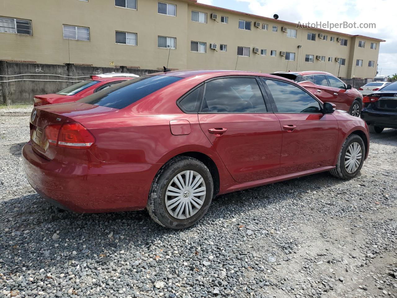 2015 Volkswagen Passat S Красный vin: 1VWAS7A38FC074402