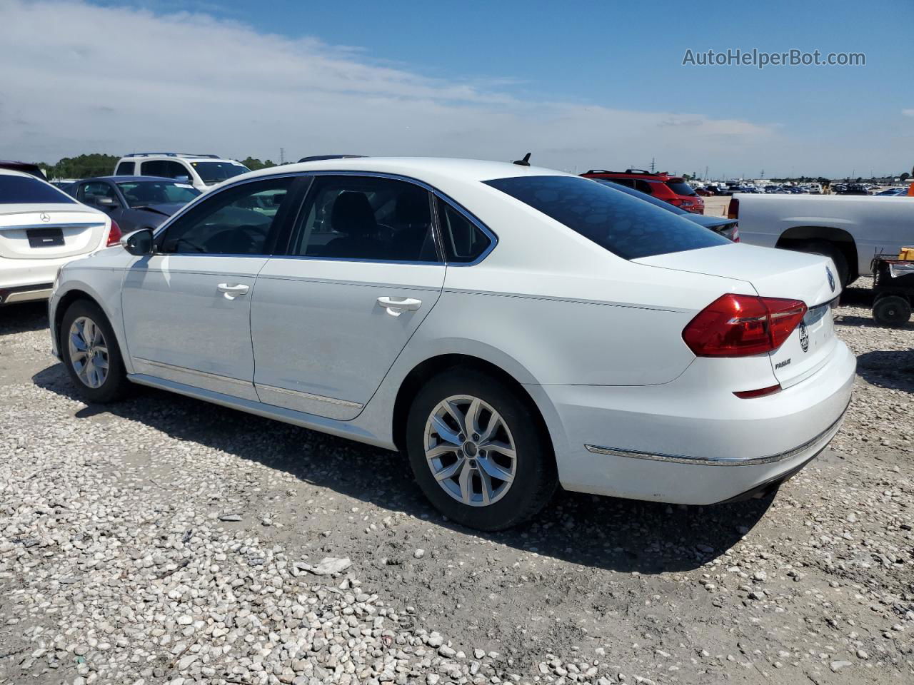 2016 Volkswagen Passat S White vin: 1VWAS7A38GC023452