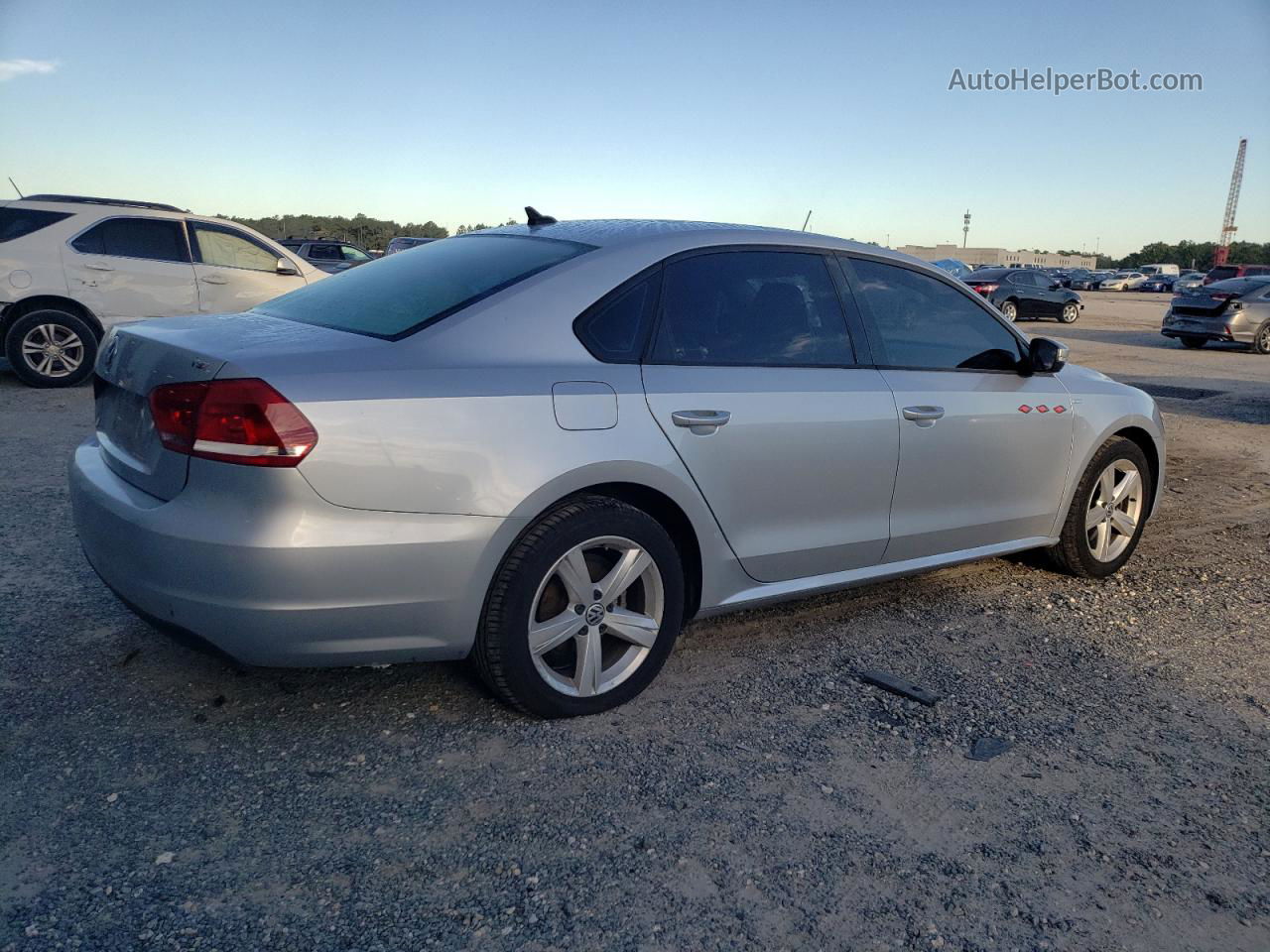 2014 Volkswagen Passat S Серебряный vin: 1VWAS7A39EC116624