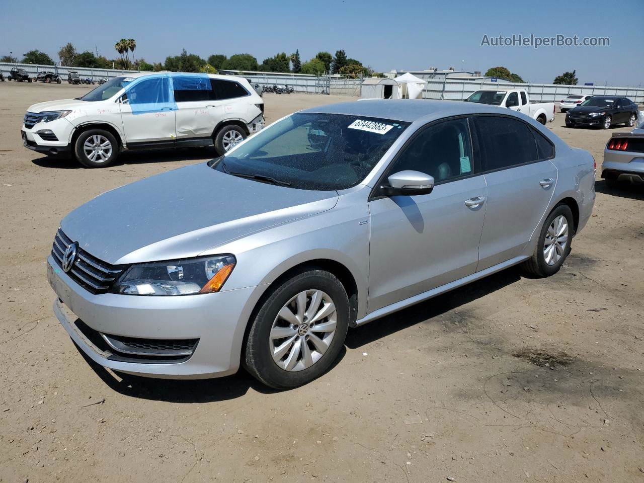 2015 Volkswagen Passat S Серебряный vin: 1VWAS7A39FC007582