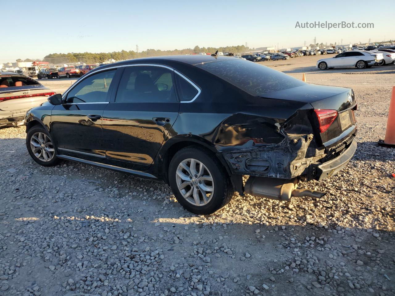 2016 Volkswagen Passat S Черный vin: 1VWAS7A39GC063264