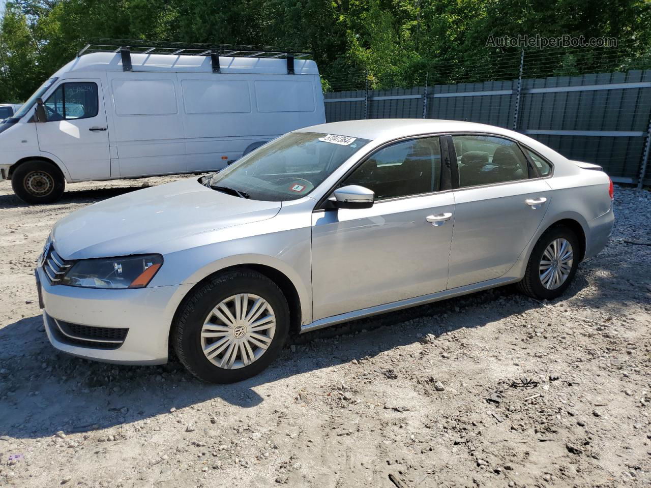 2014 Volkswagen Passat S Серебряный vin: 1VWAT7A30EC054706