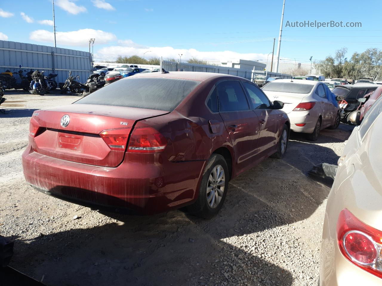 2015 Volkswagen Passat S Красный vin: 1VWAT7A30FC065111