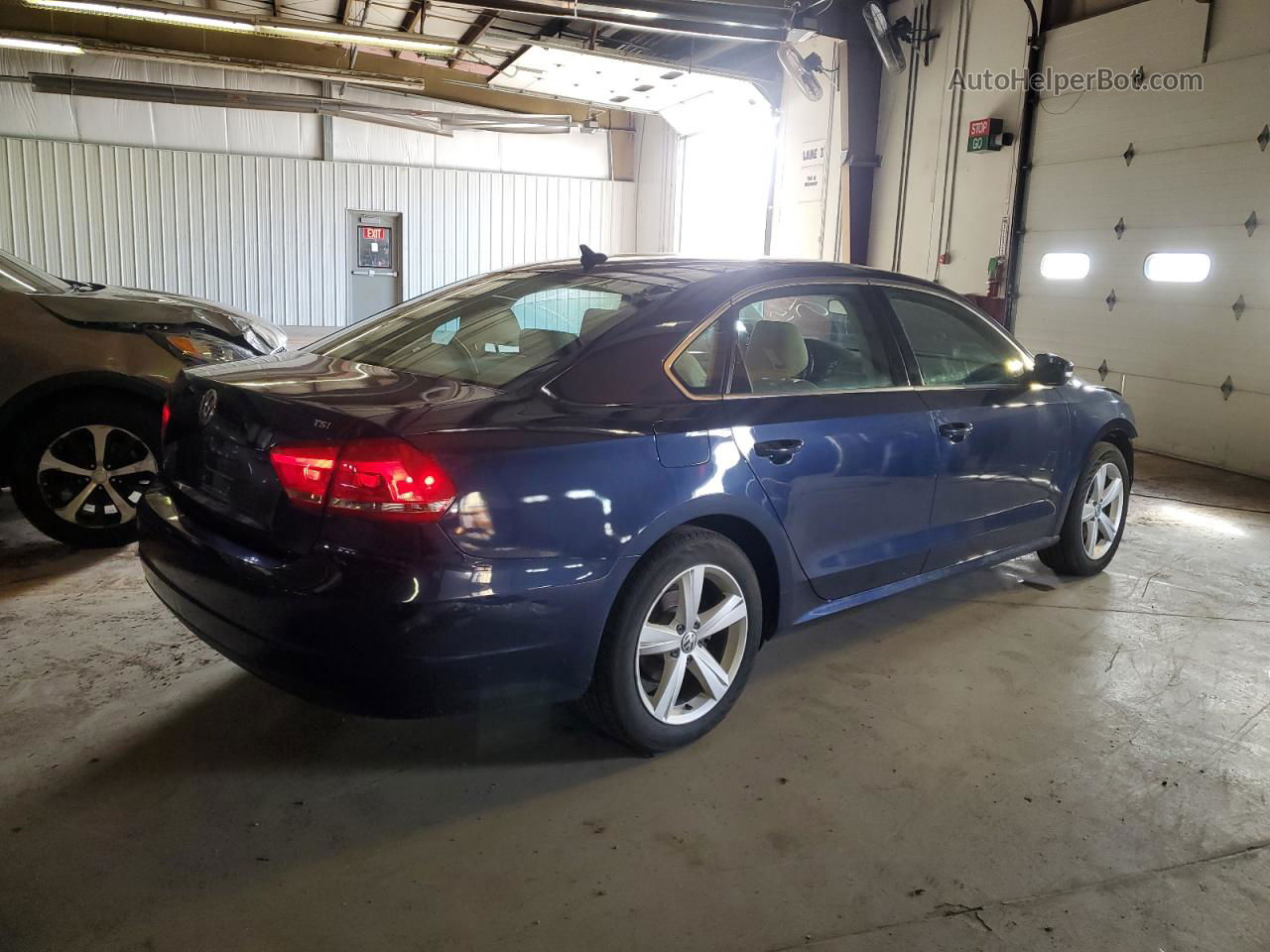 2015 Volkswagen Passat S Синий vin: 1VWAT7A30FC070065