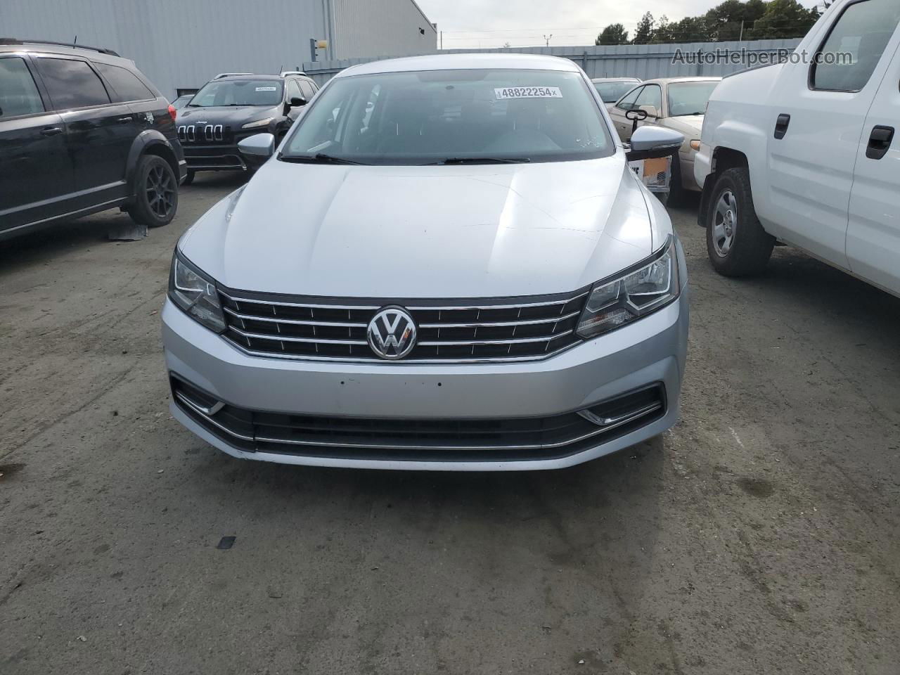 2016 Volkswagen Passat S Серебряный vin: 1VWAT7A30GC034409