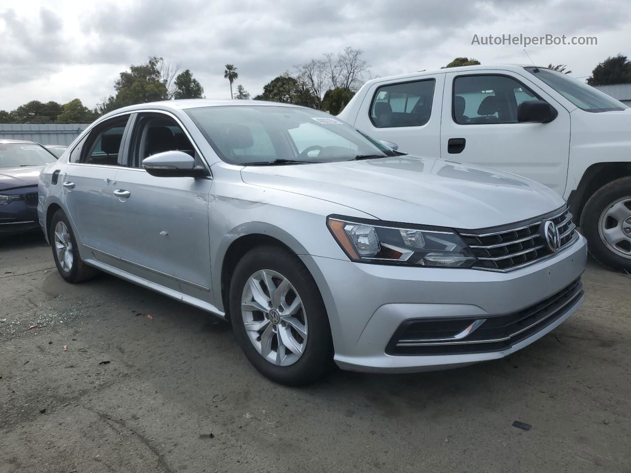 2016 Volkswagen Passat S Серебряный vin: 1VWAT7A30GC034409