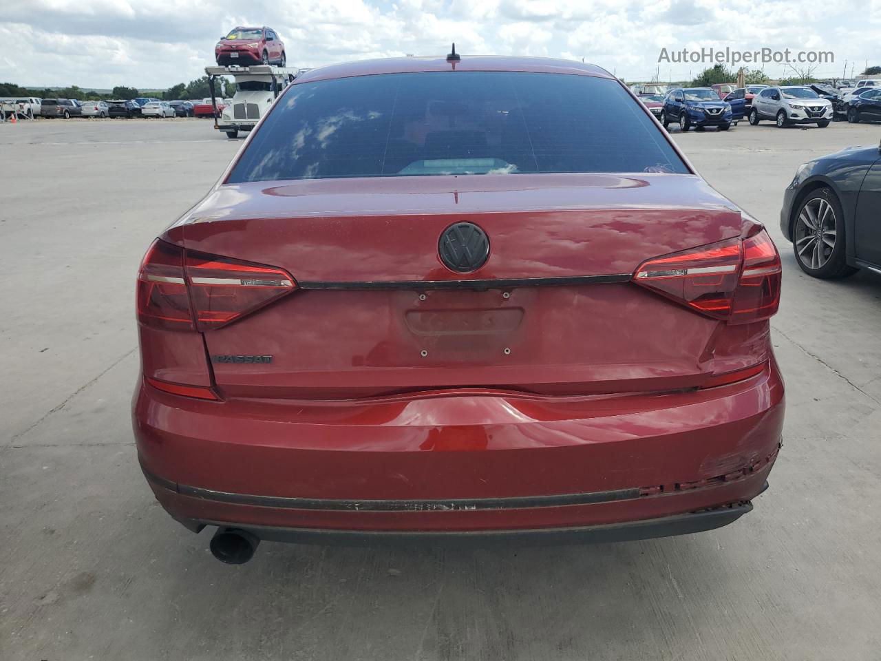 2017 Volkswagen Passat S Красный vin: 1VWAT7A30HC002545