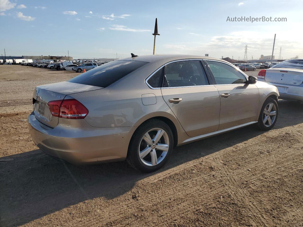 2015 Volkswagen Passat S Желто-коричневый vin: 1VWAT7A31FC093435