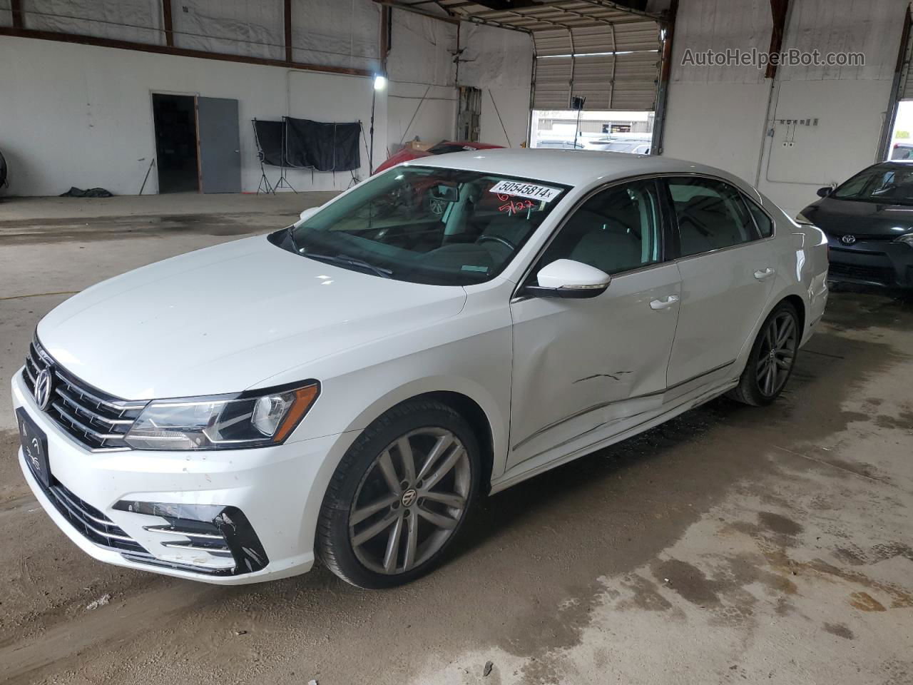 2016 Volkswagen Passat S Белый vin: 1VWAT7A32GC046058