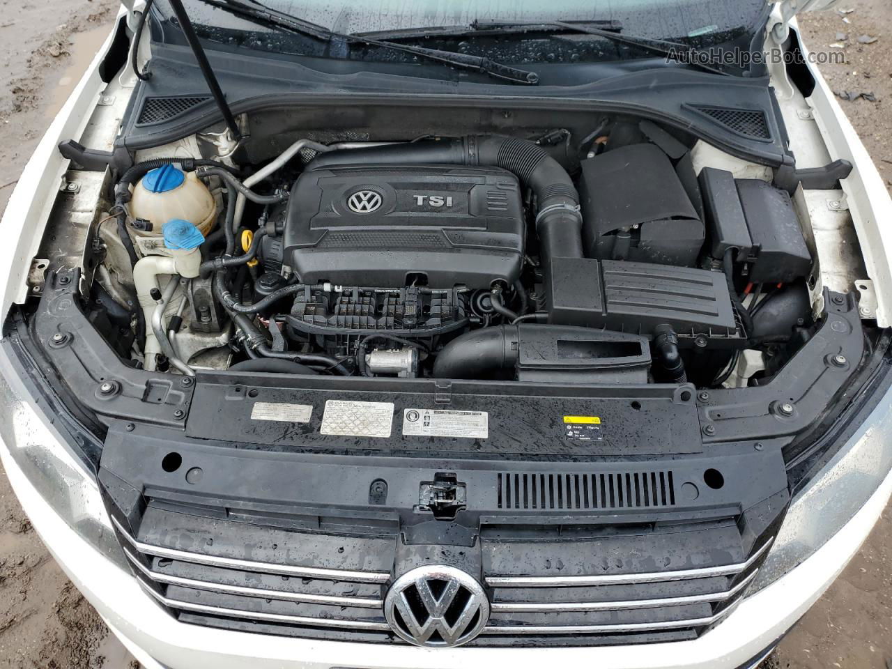 2015 Volkswagen Passat S Белый vin: 1VWAT7A33FC047718