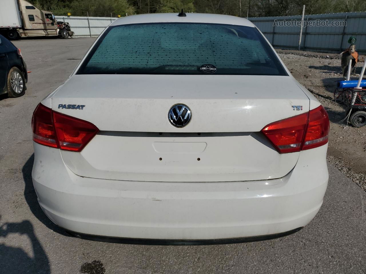 2015 Volkswagen Passat S White vin: 1VWAT7A33FC048352