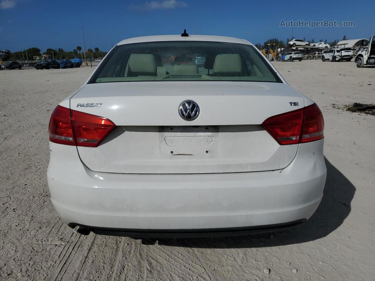 2015 Volkswagen Passat S Белый vin: 1VWAT7A33FC115872