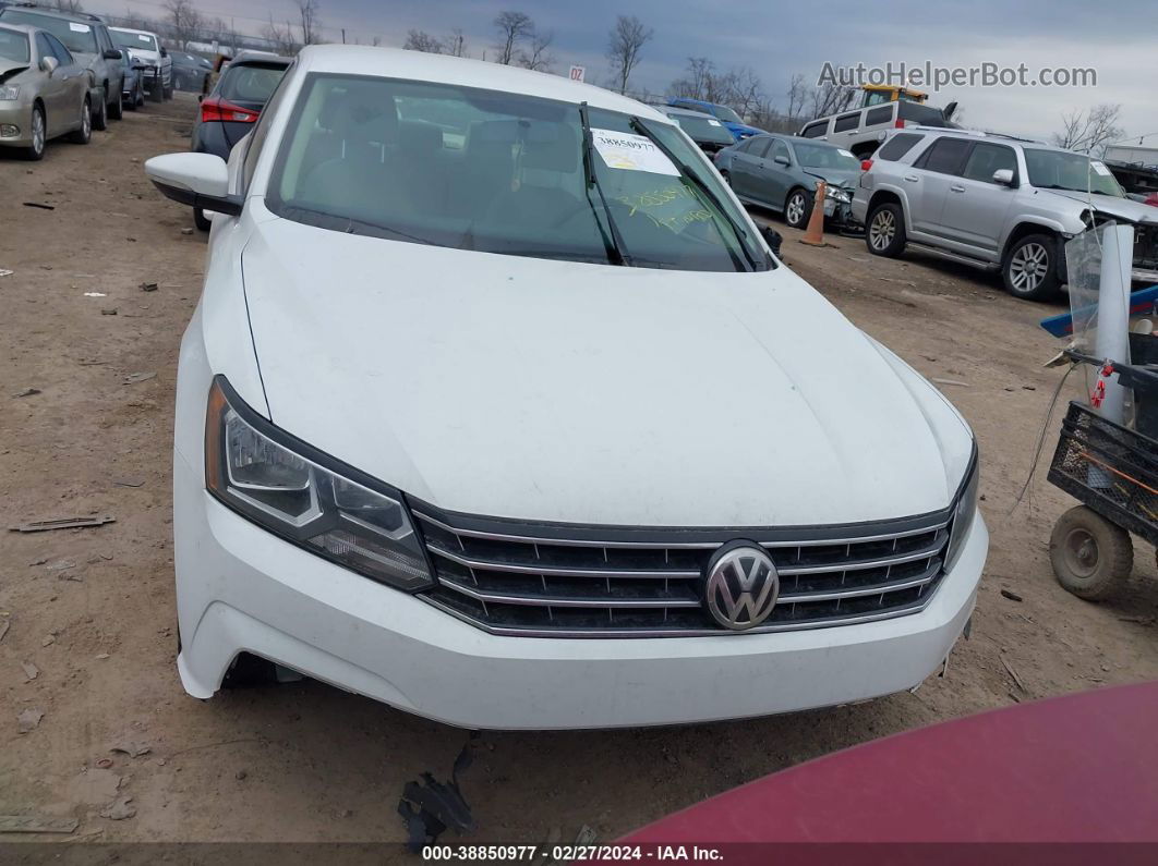 2017 Volkswagen Passat 1.8t S White vin: 1VWAT7A33HC031795