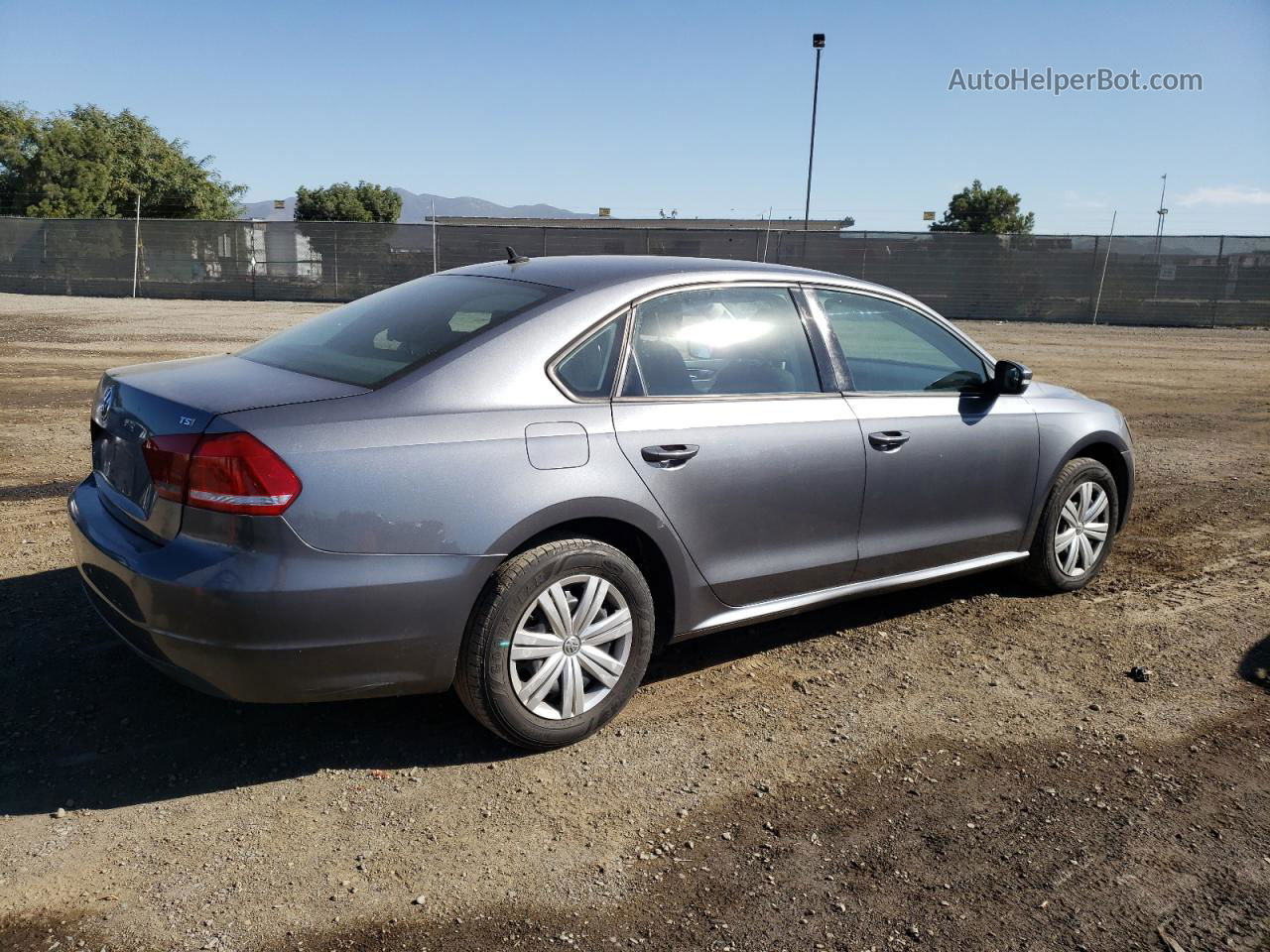 2015 Volkswagen Passat S Угольный vin: 1VWAT7A34FC024612