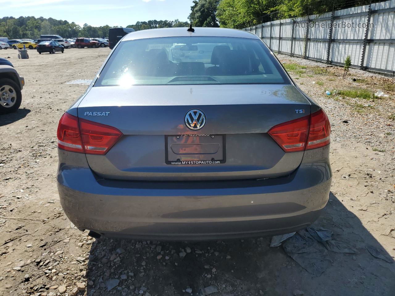 2015 Volkswagen Passat S Серый vin: 1VWAT7A34FC090545