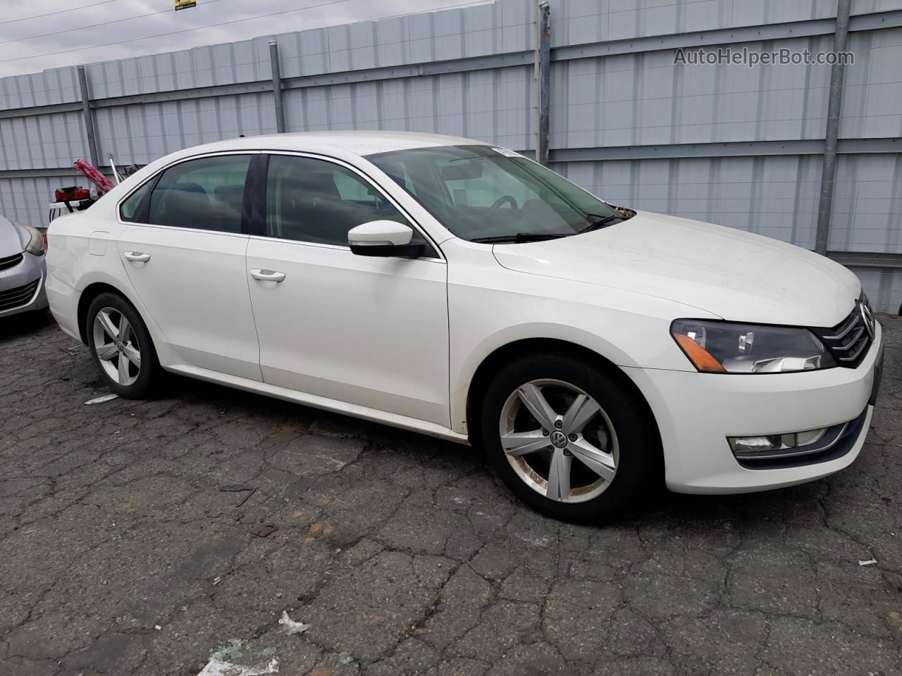 2015 Volkswagen Passat S Белый vin: 1VWAT7A34FC092828