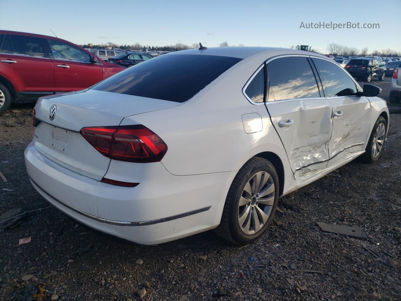 2017 Volkswagen Passat S Белый vin: 1VWAT7A34HC081024